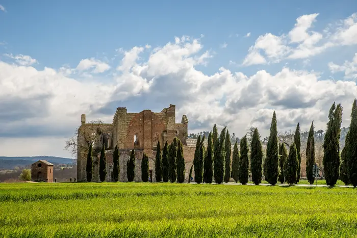 Chiusdino Toscana provincia di siena, come muoversi e le offerte noleggio auto economico